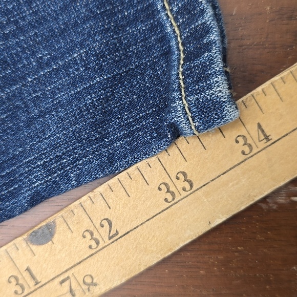 BKE Culture Women's 29 X 35.5 Blue Jeans with Distressed Pockets - Picture 5 of 7